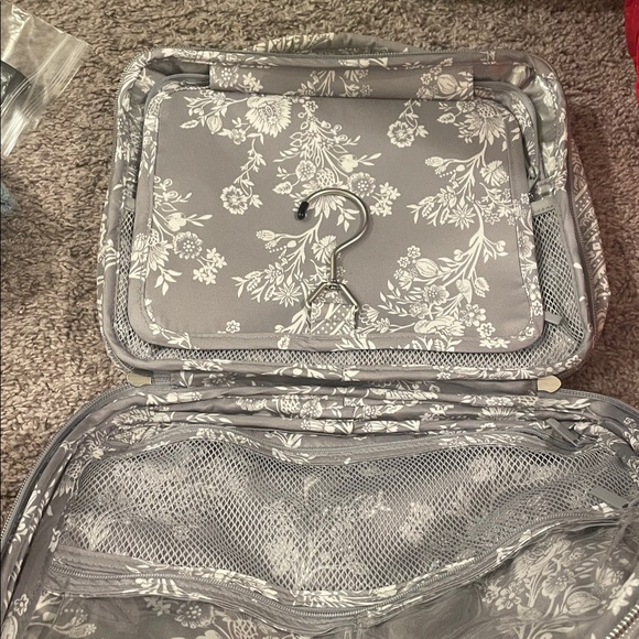 Vera Bradley Performance Twill Zip Hanging Travel Organizer, Cloud Gray Paisley - Picture 4 of 5